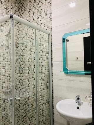 Апарт-отели Seafront Apartments Улцинь Стандартный трехместный номер с видом на море-9