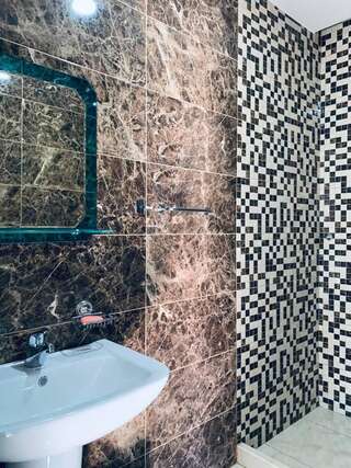 Апарт-отели Seafront Apartments Улцинь Стандартный трехместный номер с видом на море-11