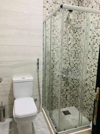 Апарт-отели Seafront Apartments Улцинь Стандартный трехместный номер с видом на море-14