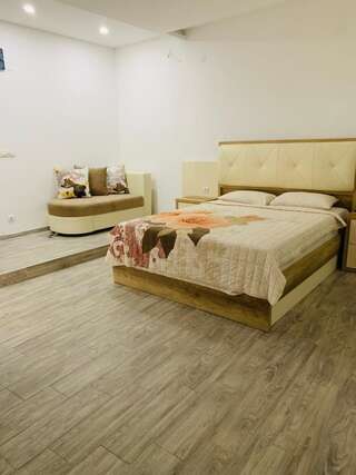 Апарт-отели Seafront Apartments Улцинь Номер с кроватью размера «king-size» и видом на море-4