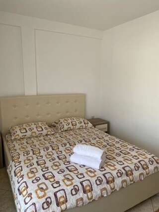 Апарт-отели Seafront Apartments Улцинь Стандартный трехместный номер с видом на море-33